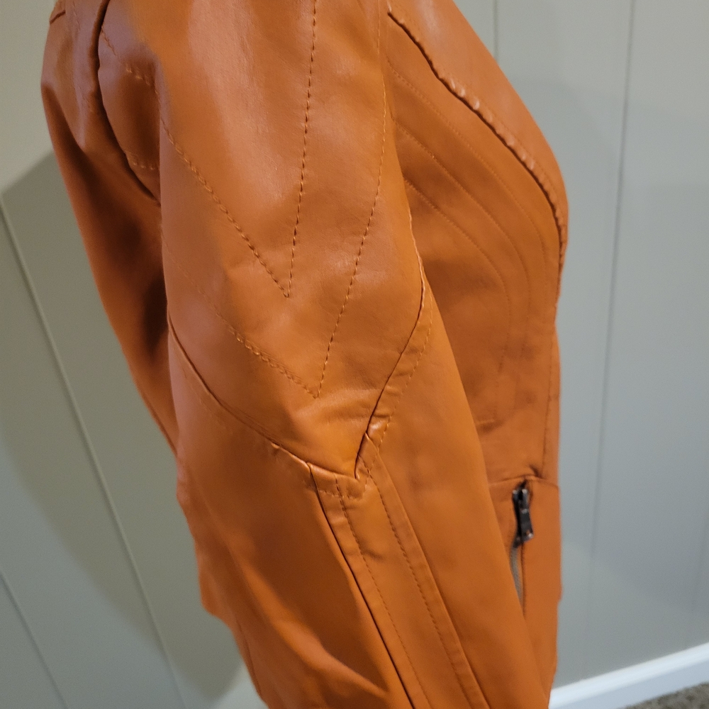 Women's Stylish Tan Leather Jacket - Picture 3 of 7